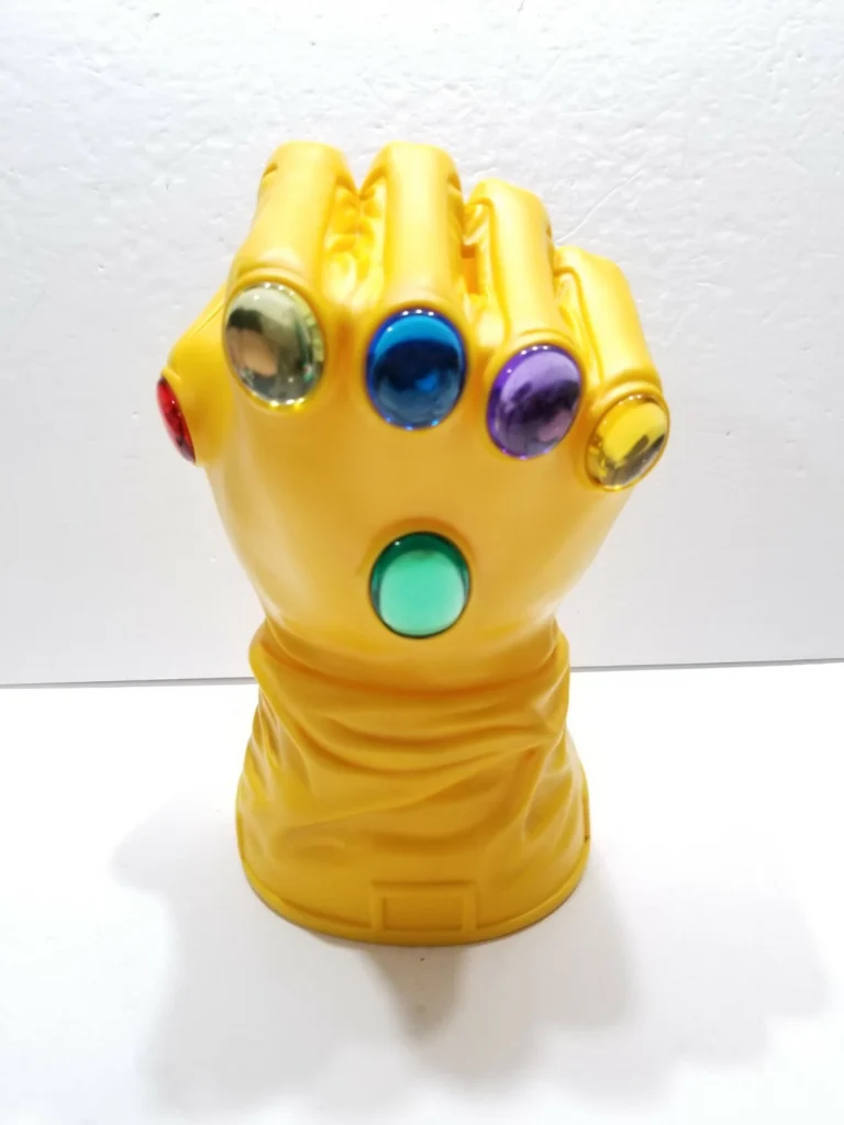 Monogram:Marvel Infinity Gauntlet Exclusive Vinyl Bank [Comic Version]