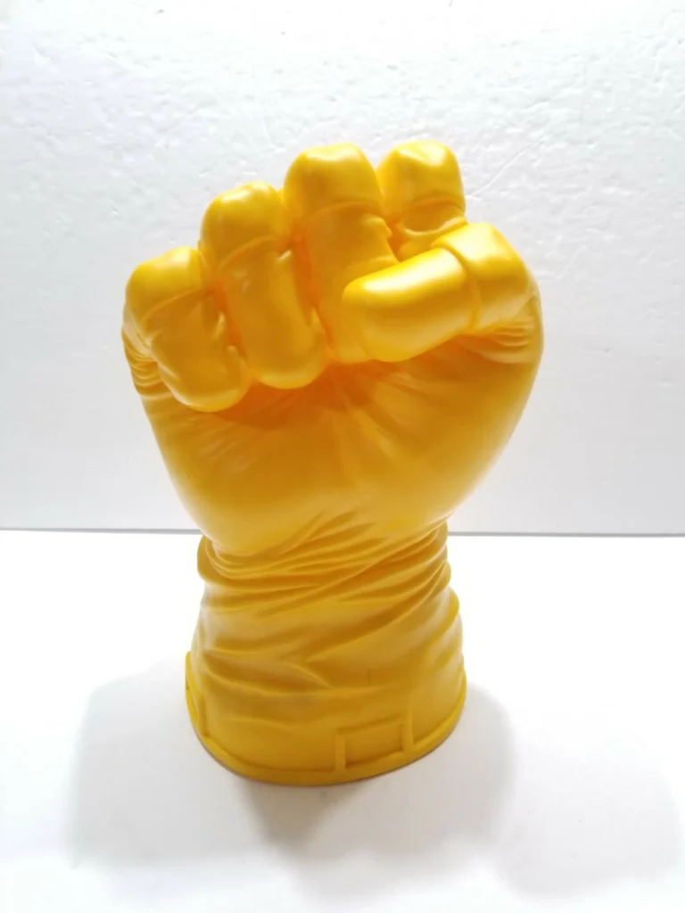 Monogram:Marvel Infinity Gauntlet Exclusive Vinyl Bank [Comic Version]