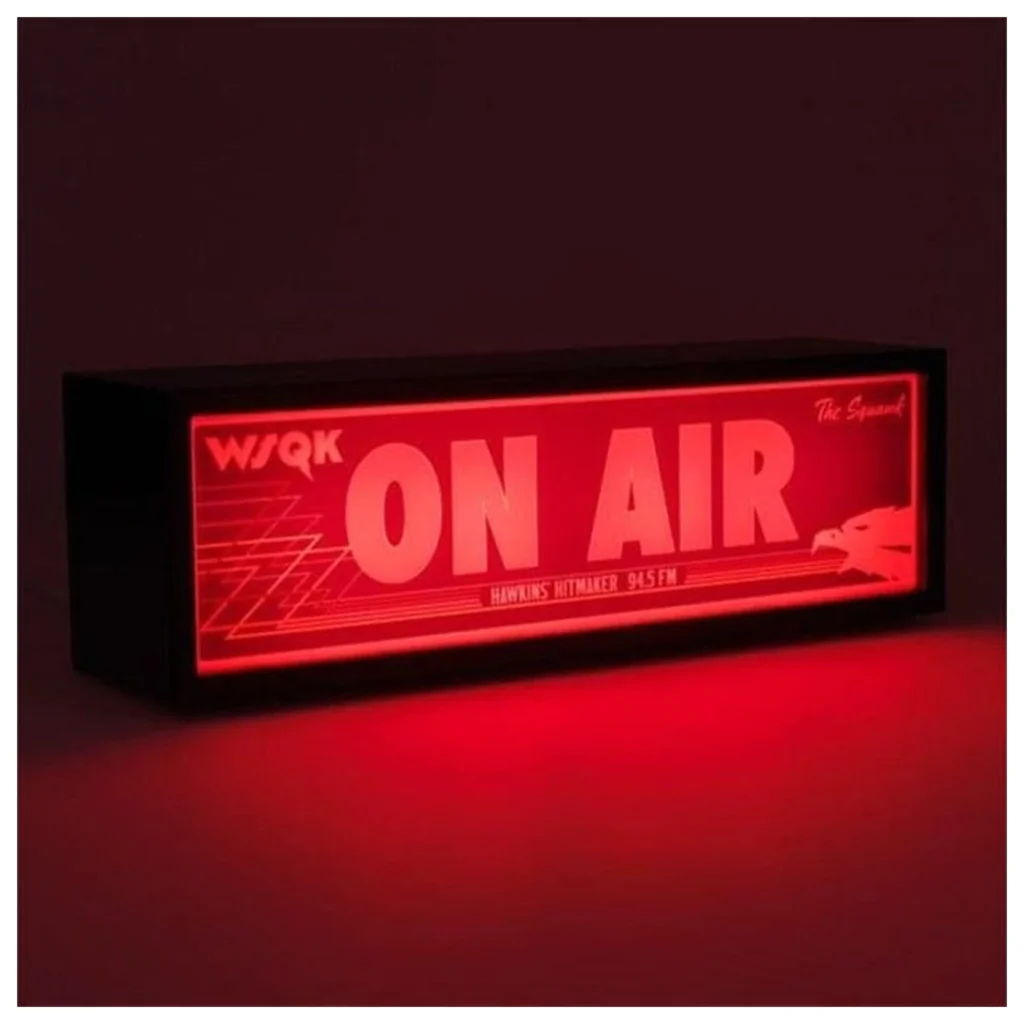 stranger-things-5-wsqk-on-air-lampa-10-cm-6925a5ca7fbaa